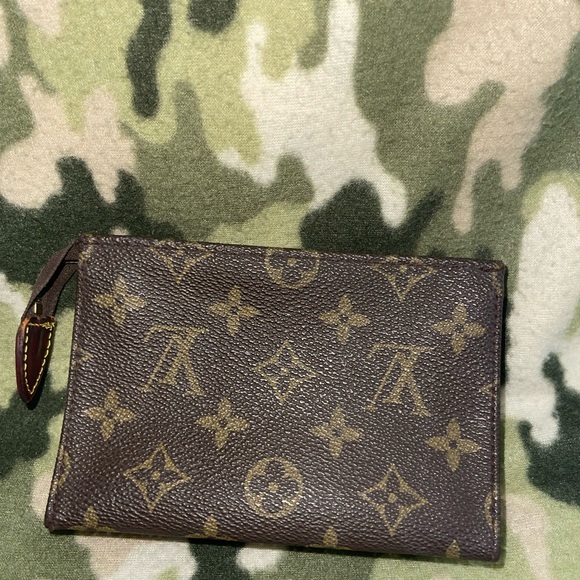 Louis Vuitton Handbags - Louis Vuitton Vintage Toiletry15 pouch